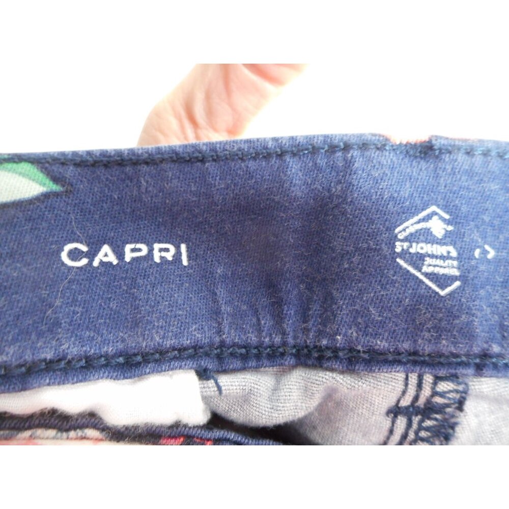 Blue Floral Sz 18 Plus Size cotton Spandex blend Capri Pants St John's Bay - Picture 4 of 7